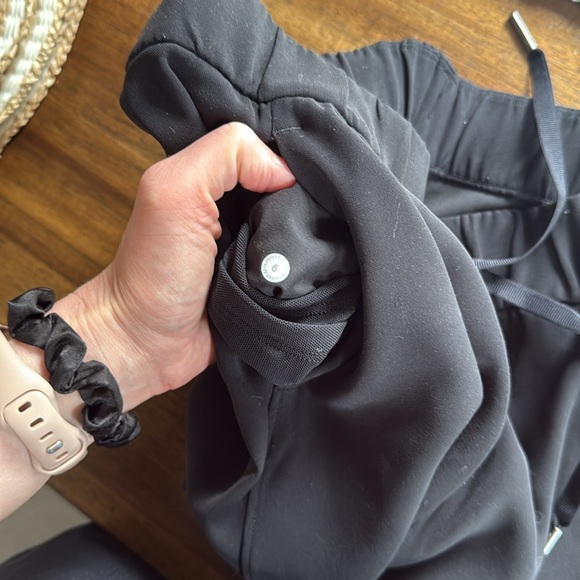 Lululemon On The Fly Women's Black Shorts 6 - Picture 4 of 4